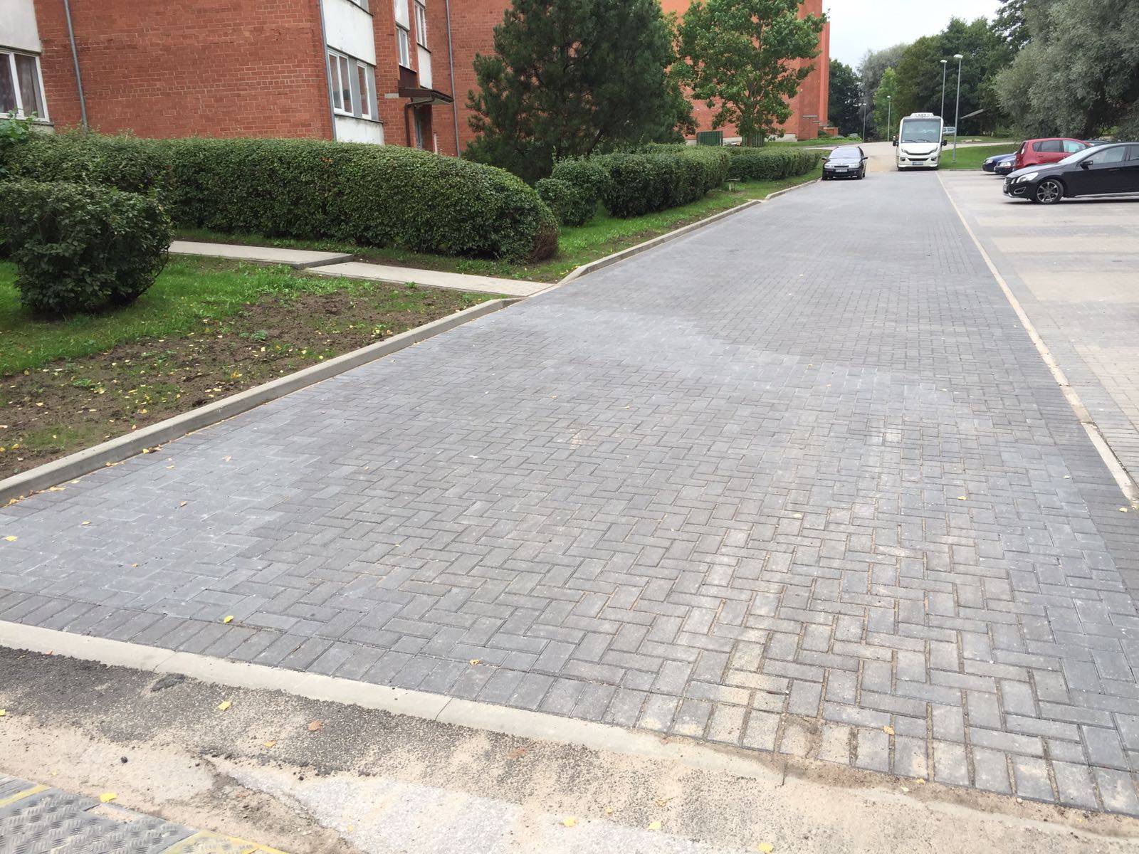 Gaismas iela 4, Kuldīga. Bruģēta iekšpagalma izbūve 400m2 — foto 1