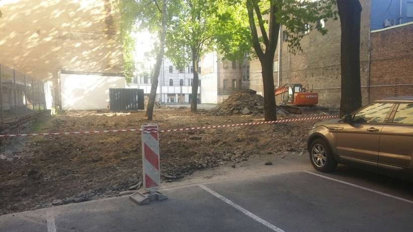 Bruģēta autostāvvieta 1600m2 Brīvības iela 35, Rīga. Pasūtītājs “Unipark”. — foto 1