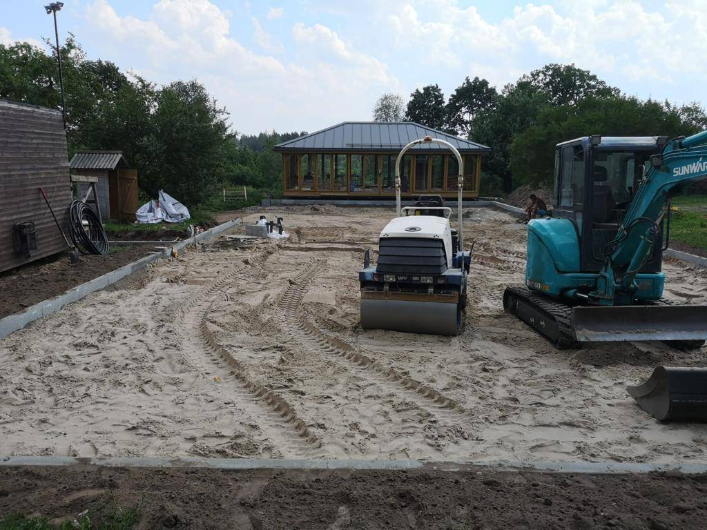 BRUĢĒTĀ LAUKUMA IZBŪVE (500M2) DOLES SALĀ. — foto 1