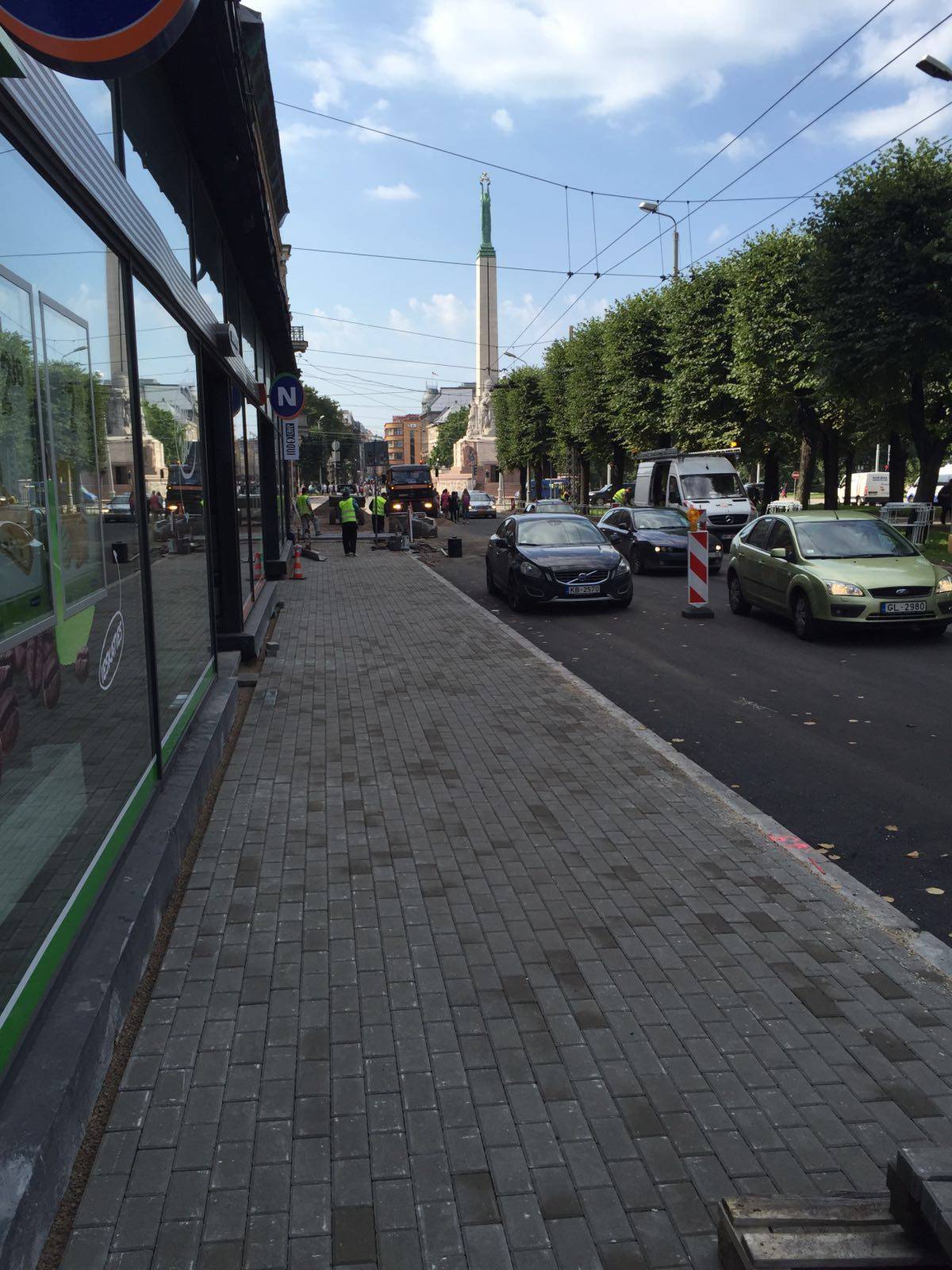 Brīvības gātves bruģēšanas darbi — foto 1
