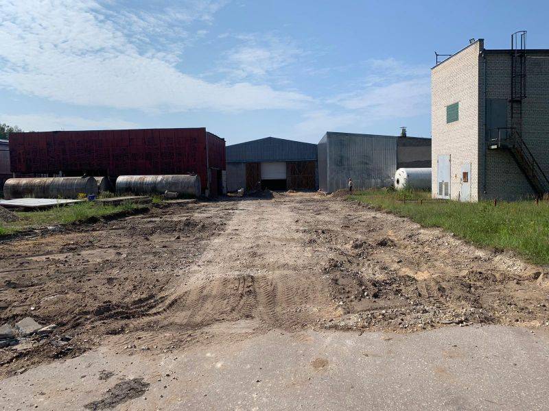 Bruģēta laukuma (1300 m2 ) un lietus ūdens kanalizācijas izbūve. Granīta iela 32, Rīga. — foto 1