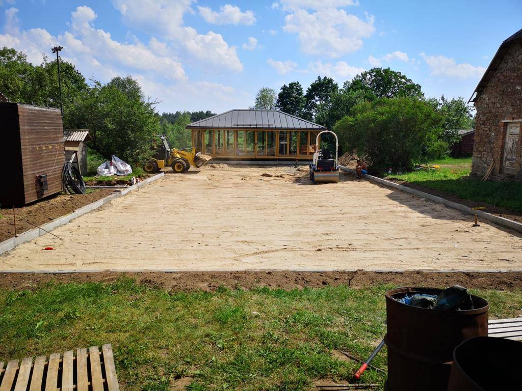 BRUĢĒTĀ LAUKUMA IZBŪVE (500M2) DOLES SALĀ. — foto 2