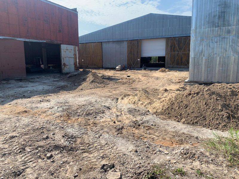 Bruģēta laukuma (1300 m2 ) un lietus ūdens kanalizācijas izbūve. Granīta iela 32, Rīga. — foto 2