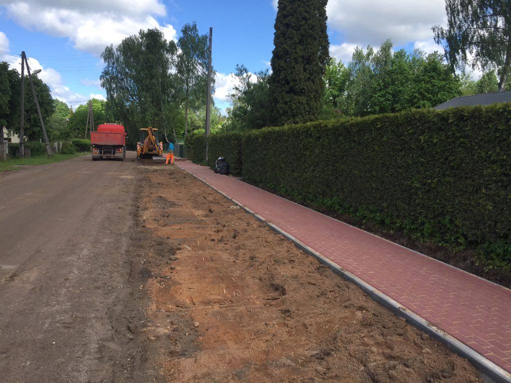 Ietves bruģēšana 400m2 un teritorijas apzaļumošana 550m2. Ikšķile, Birzas iela. — foto 3