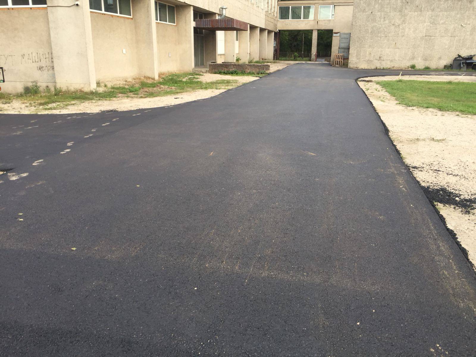 Institūta teritorijas Dzērbenes ielā 14, Rīgā asfaltēšanas darbi. 1500m2 — foto 4