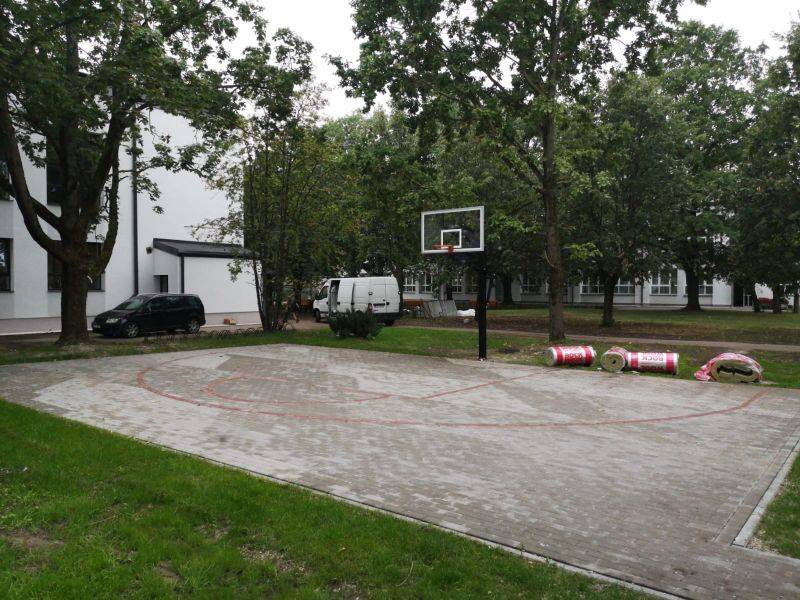 IELU BASKETBOLA LAUKUMS. RĪGAS TEHNISKĀ KOLEDŽA, LĒDMANES IELA 3, RĪGA
