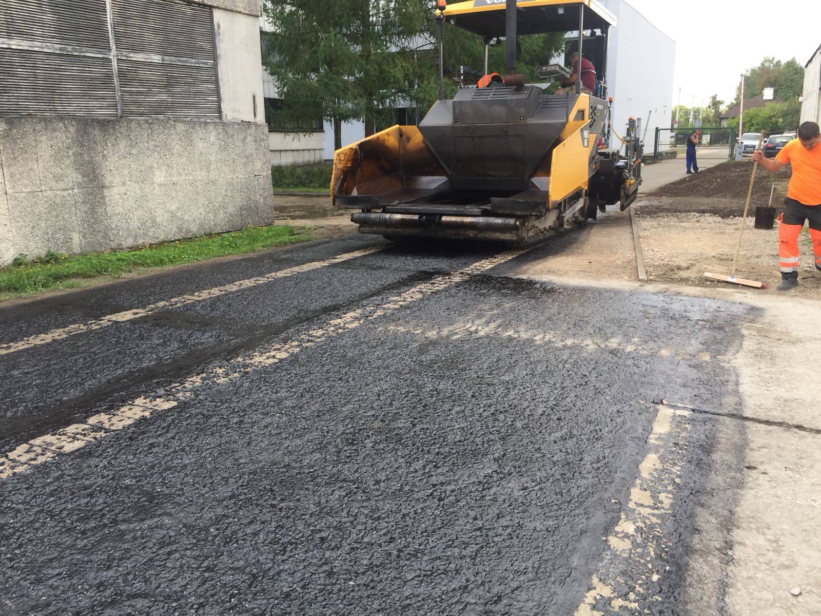 Institūta teritorijas Dzērbenes ielā 14, Rīgā asfaltēšanas darbi. 1500m2 — foto 6