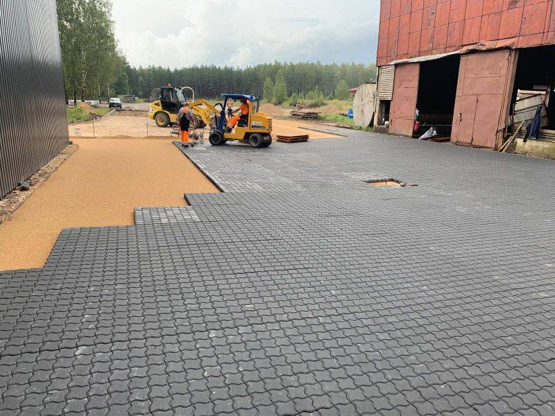 Bruģēta laukuma (1300 m2 ) un lietus ūdens kanalizācijas izbūve. Granīta iela 32, Rīga. — foto 7