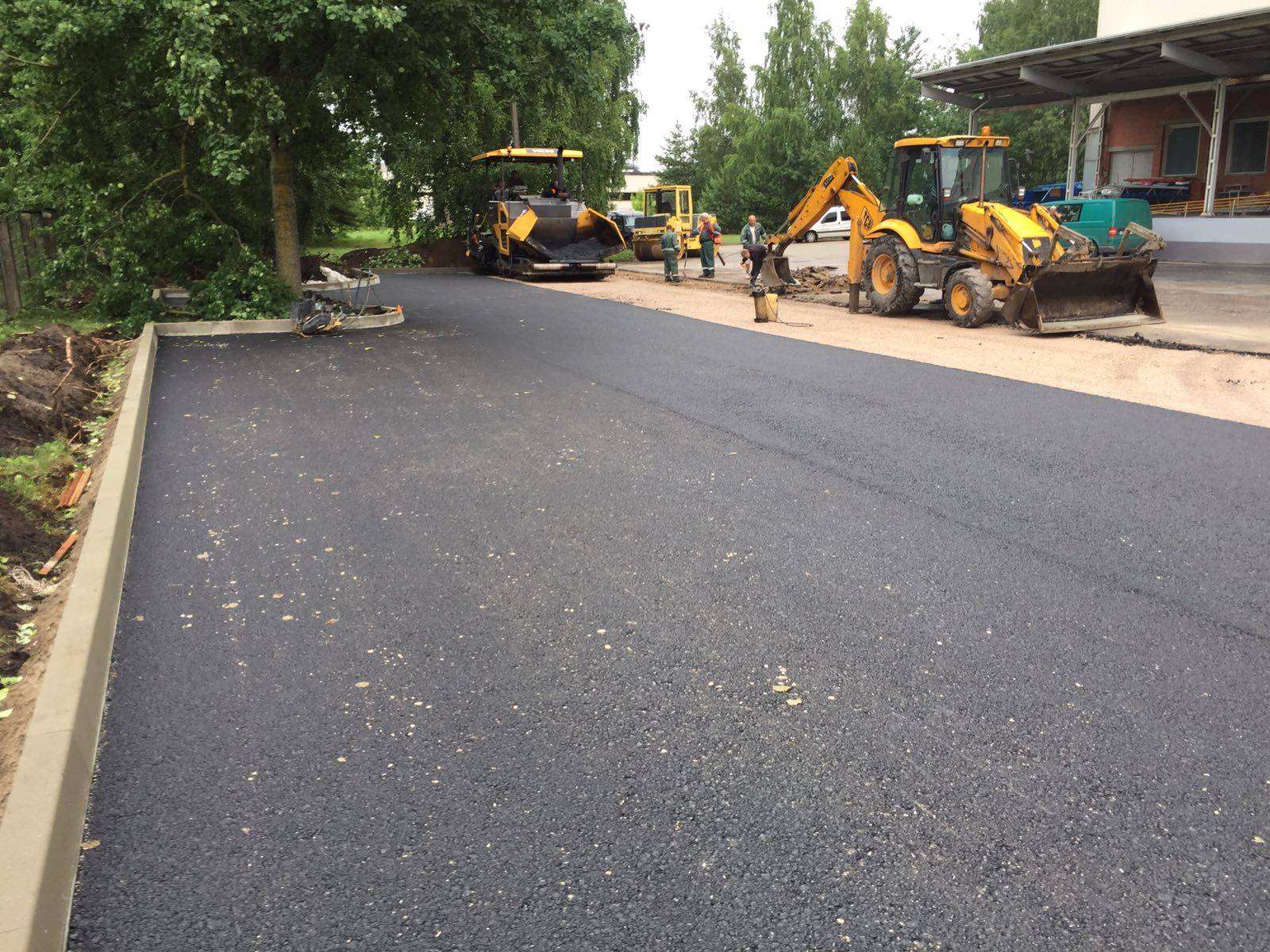 Asfalta seguma izbūves darbi. Kleistu iela 24a, Rīga.