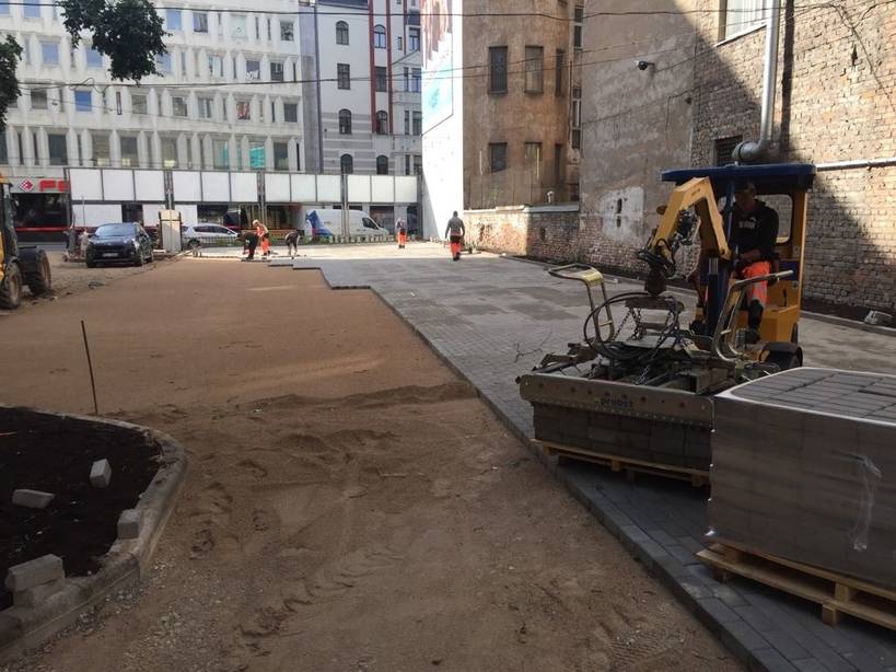 Bruģēta autostāvvieta 1600m2 Brīvības iela 35, Rīga. Pasūtītājs “Unipark”. — foto 11