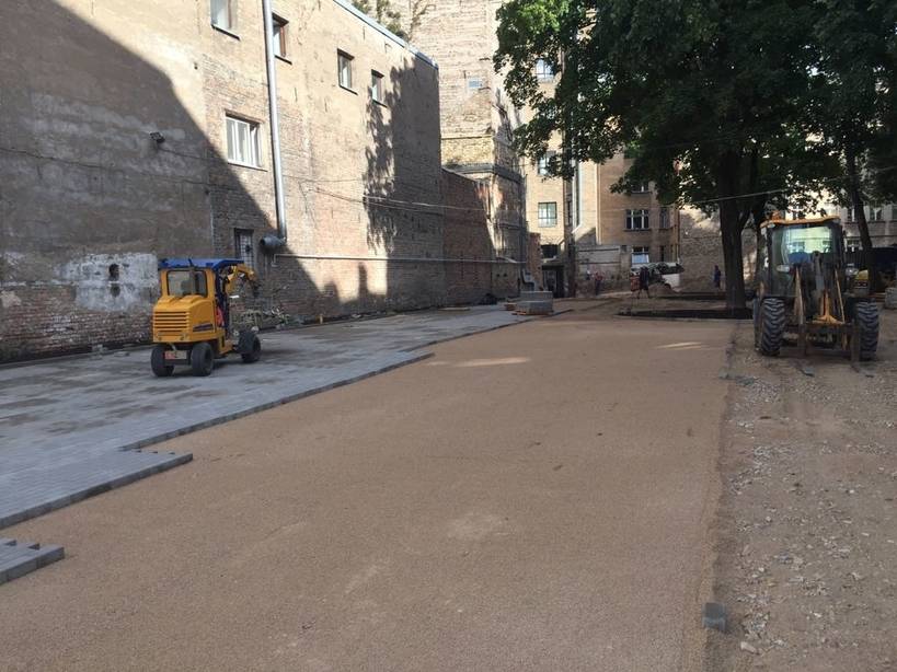 Bruģēta autostāvvieta 1600m2 Brīvības iela 35, Rīga. Pasūtītājs “Unipark”. — foto 12