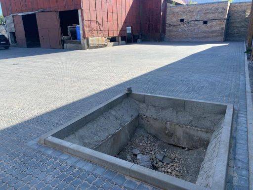 Bruģēta laukuma (1300 m2 ) un lietus ūdens kanalizācijas izbūve. Granīta iela 32, Rīga. — foto 12