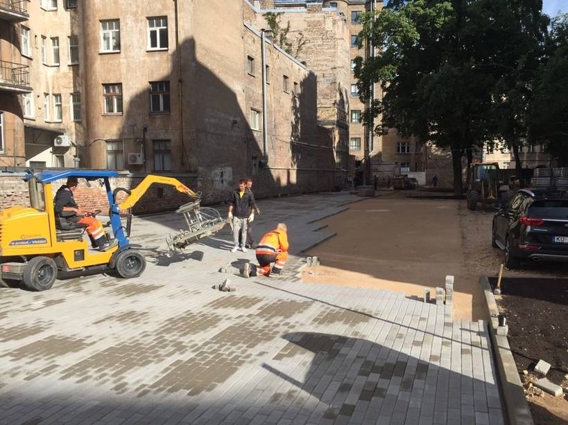 Bruģēta autostāvvieta 1600m2 Brīvības iela 35, Rīga. Pasūtītājs “Unipark”. — foto 13